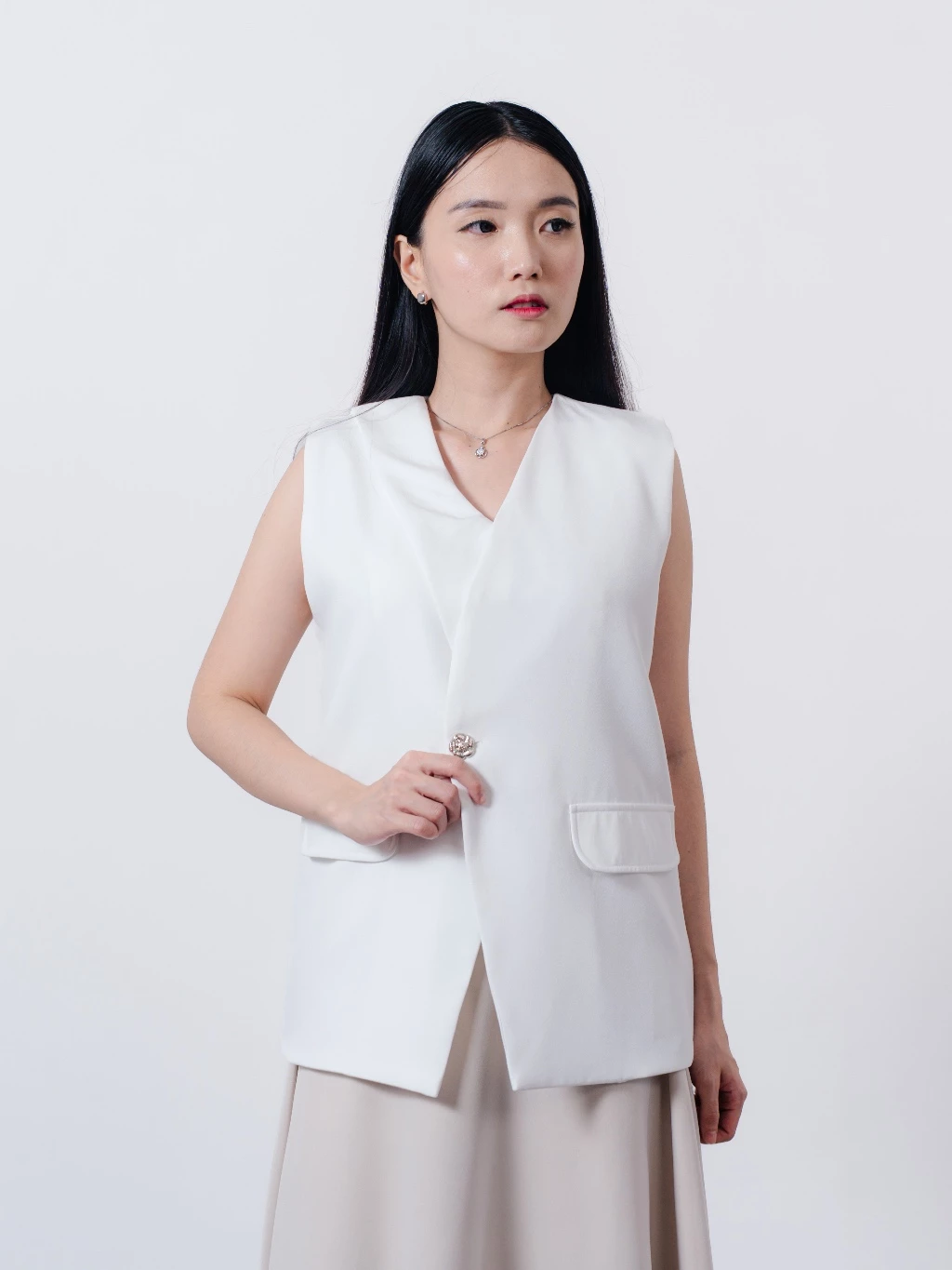 Koleksi Emmy Vest dari Severli.co
