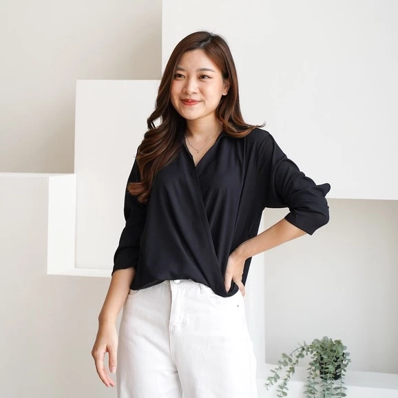 Koleksi Rui Blouse dari Severli.co